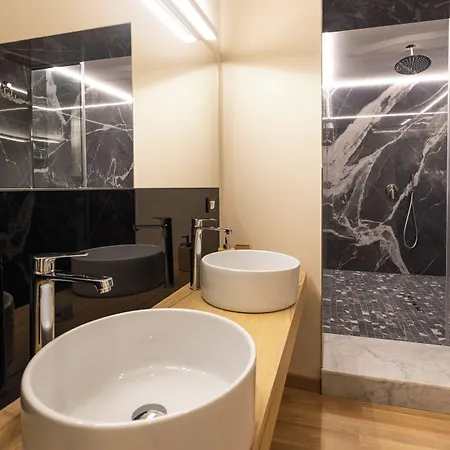 Divisi & Πανσιόν 4*